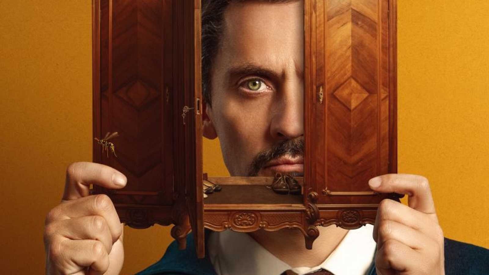 دانلود فیلم خیره شدن به غریبه ها Staring at Strangers 2022